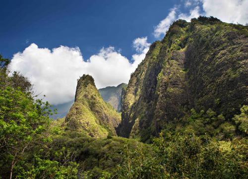 Hiking at the Iao Valley 